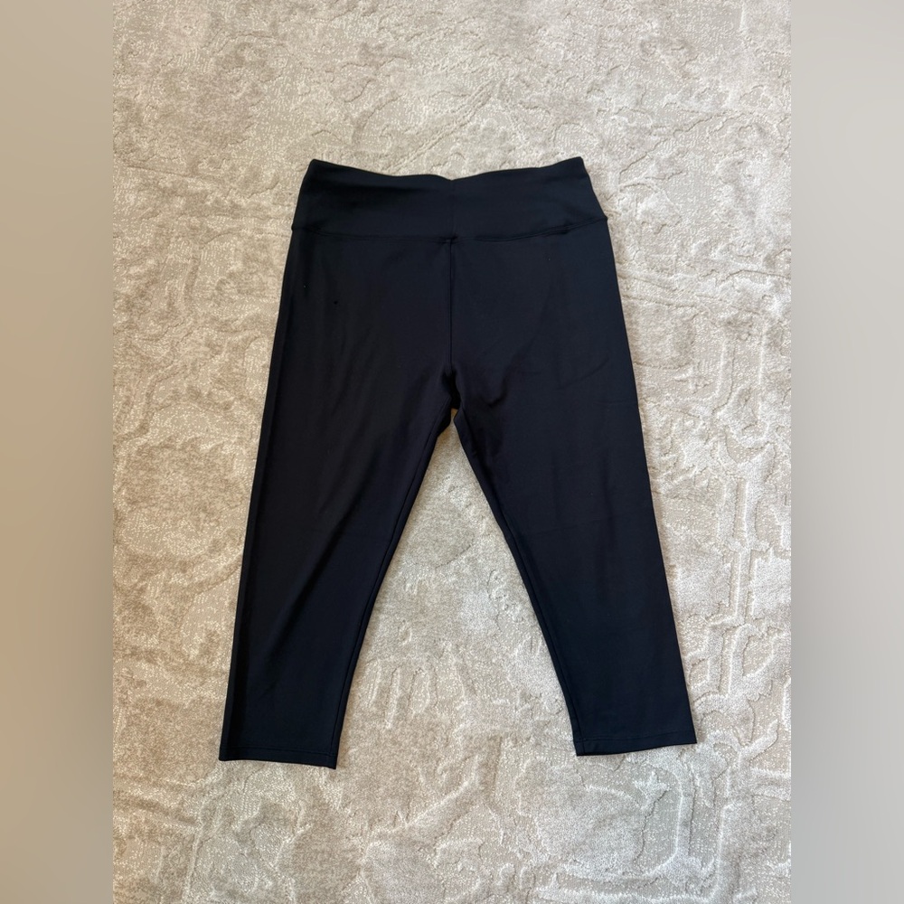 Women's Black Capri Leggings with Wide Waistband